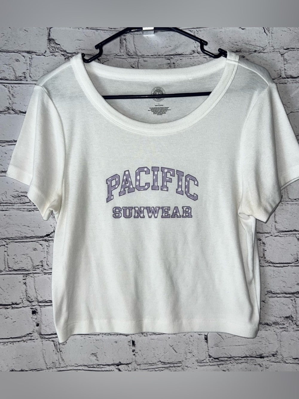 PacSun Short Sleeve White‎ Cropped Baby Tee Size Large